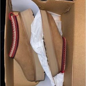 UGG Tazz Platform Slipper CHESTNUT size 7. Brand new, never worn